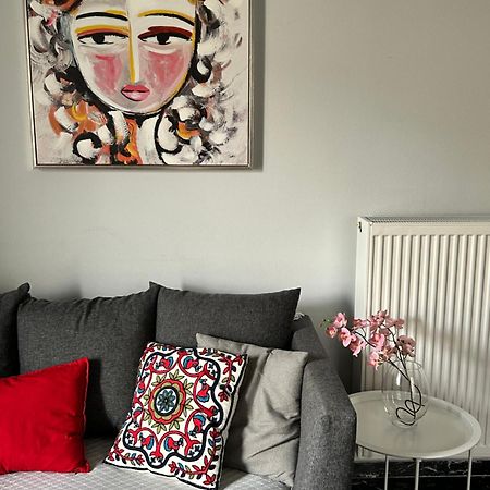 Beautiful Apartment Next To Metro Station Athena Bagian luar foto
