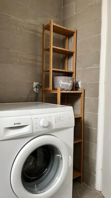 Beautiful Apartment Next To Metro Station Athena Bagian luar foto