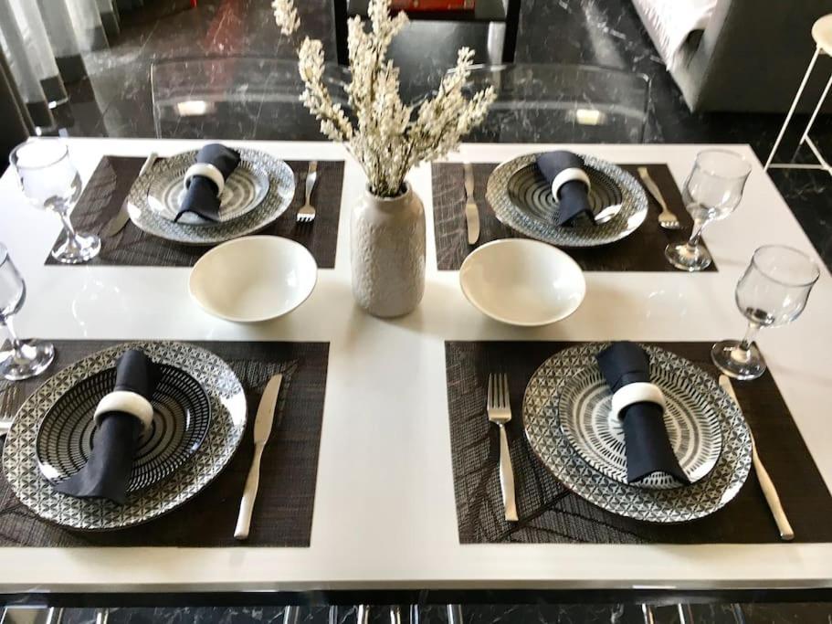 Beautiful Apartment Next To Metro Station Athena Bagian luar foto