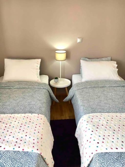 Beautiful Apartment Next To Metro Station Athena Bagian luar foto