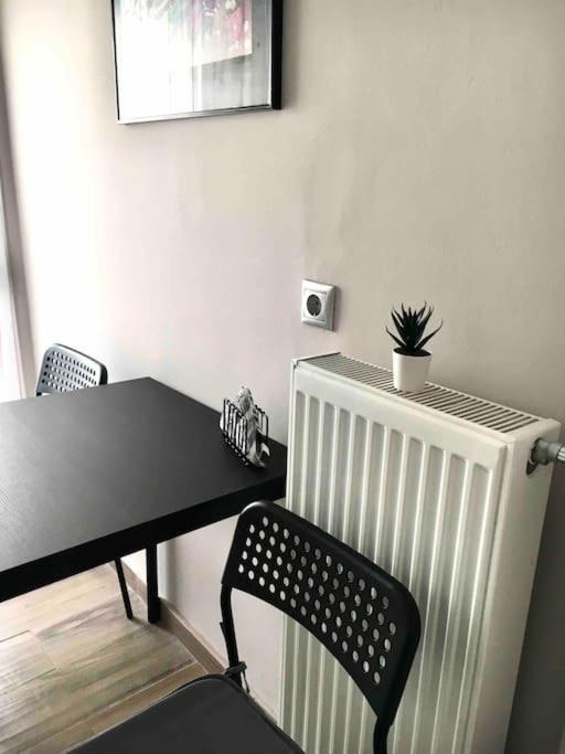 Beautiful Apartment Next To Metro Station Athena Bagian luar foto