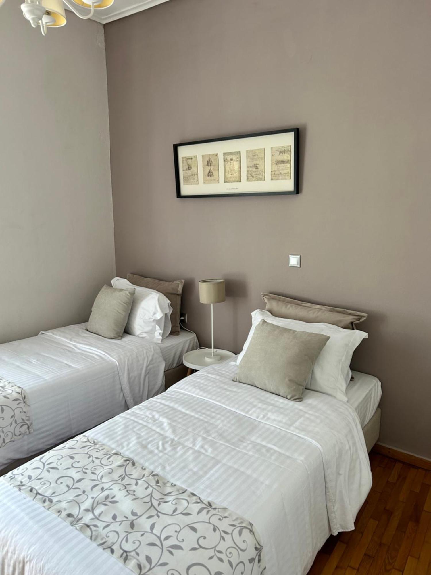 Beautiful Apartment Next To Metro Station Athena Bagian luar foto